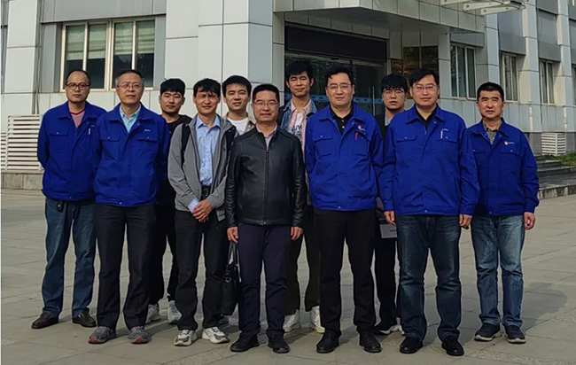 理学院师生与西安西玛电机接待人员合影 理学院师生与西安西玛电机接待人员合影